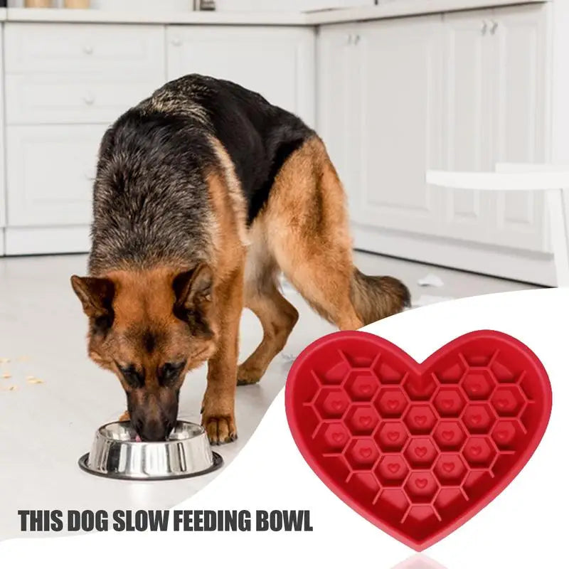 Pet Cat Dog Slow Feeder Silicone Cat Dog Bowl Creative Love Shape Feeder Non-Slip Design Anti-Choking Feeder With Suction Cups